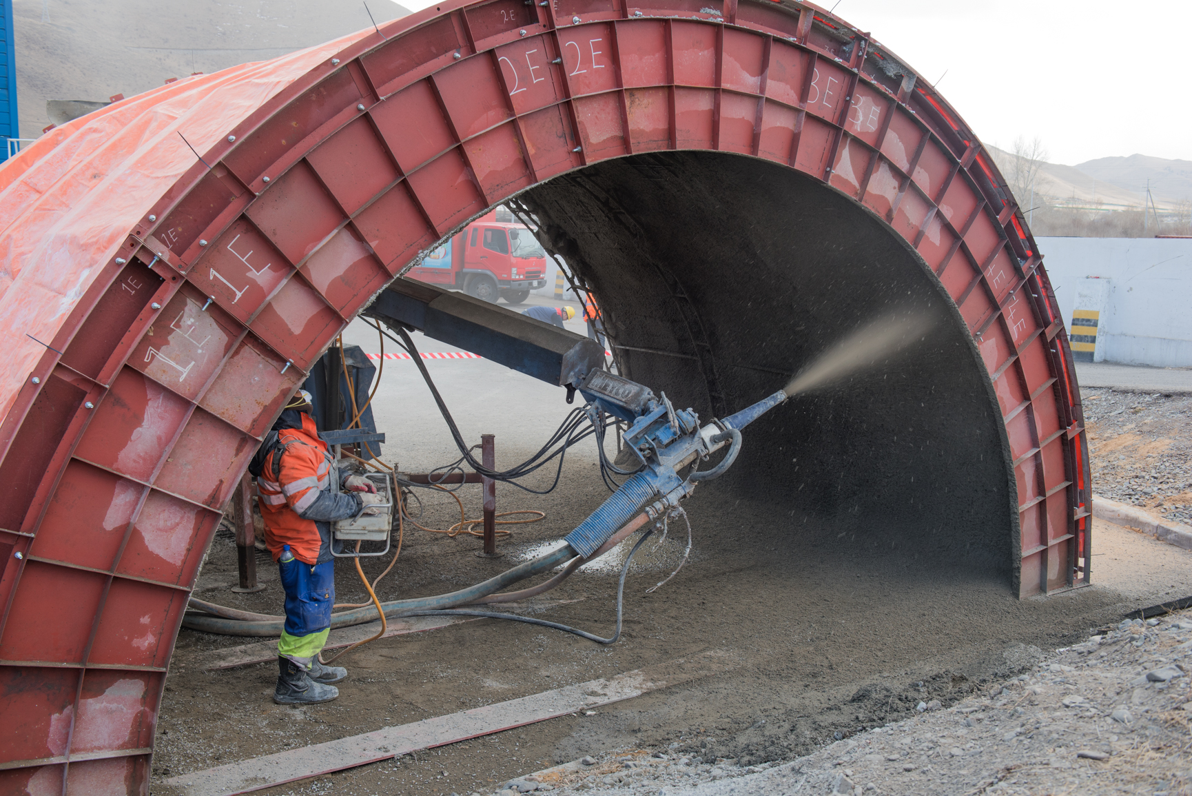 Spraying demonstration in a mock up tunnel