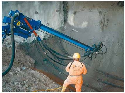 Mechanized application of wet-mix sprayed concrete on the tunnel invert