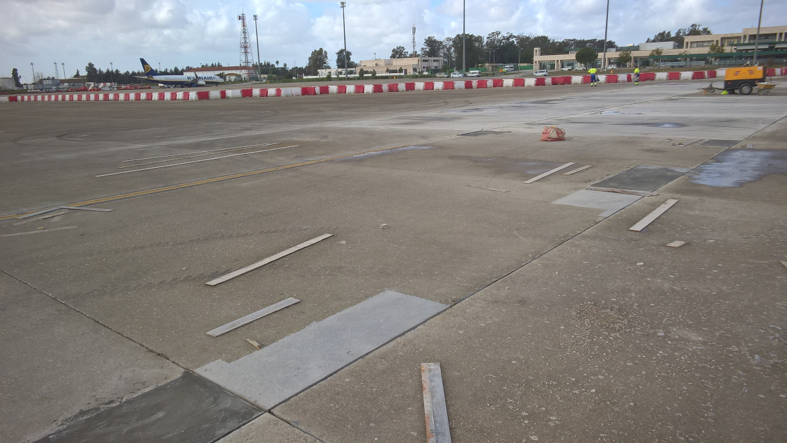 Aeropuerto de Jerez de la Frontera - Reparación losas de hormigón MasterEmaco T 1400 FR
